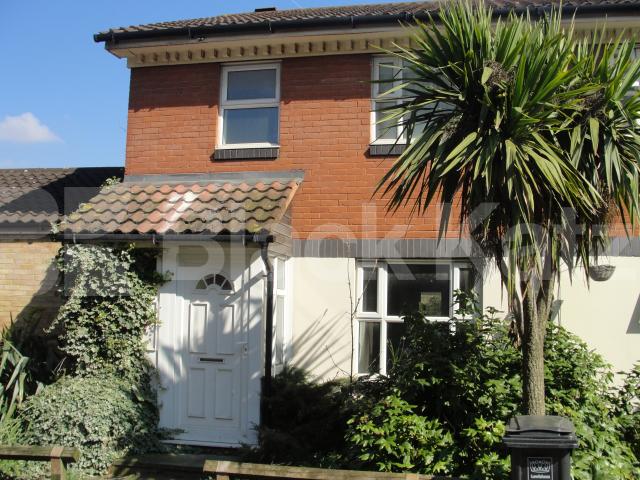 			UNDER OFFER, 3 Bedroom, 1 bath, 1 reception Mews House			 Greenland Mews, Surrey Quays